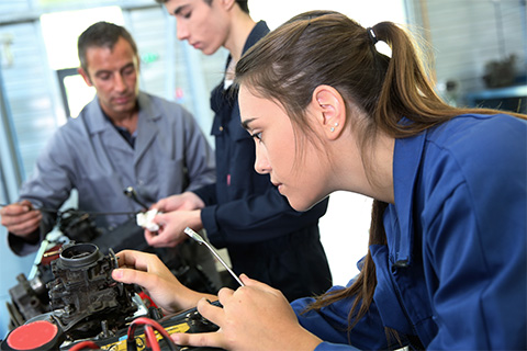 Lehre für Mädchen: Der Technik eine Chance geben